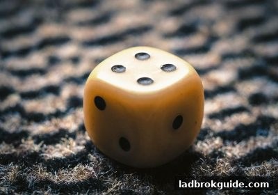 立博体育中文版龙虎斗规律全解析：规则、策略与心态指南