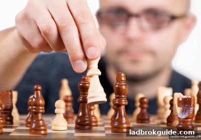 立博体育中文版带你玩转骰宝五子棋:经典残局攻略与概率博弈
